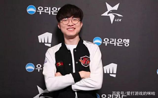 张外龙：曾跟球迷承诺一定会回到重庆；跪谢最努力的球员们