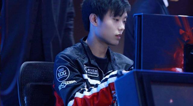 澳超半场：鲁弗推射建功，惠灵顿凤凰暂1-0阿德莱德联