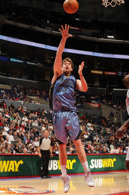 更是对足球 更是对足球